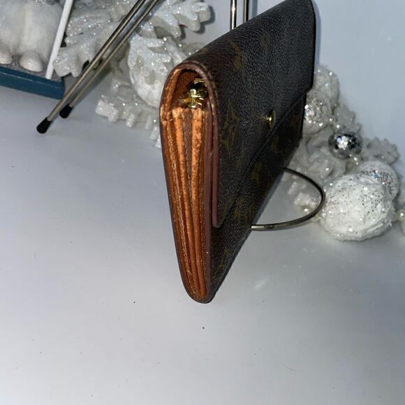 AUTHENTIC 🎖️ Louis Vuitton Monogram Sarah Wallet - Picture 3 of 14
